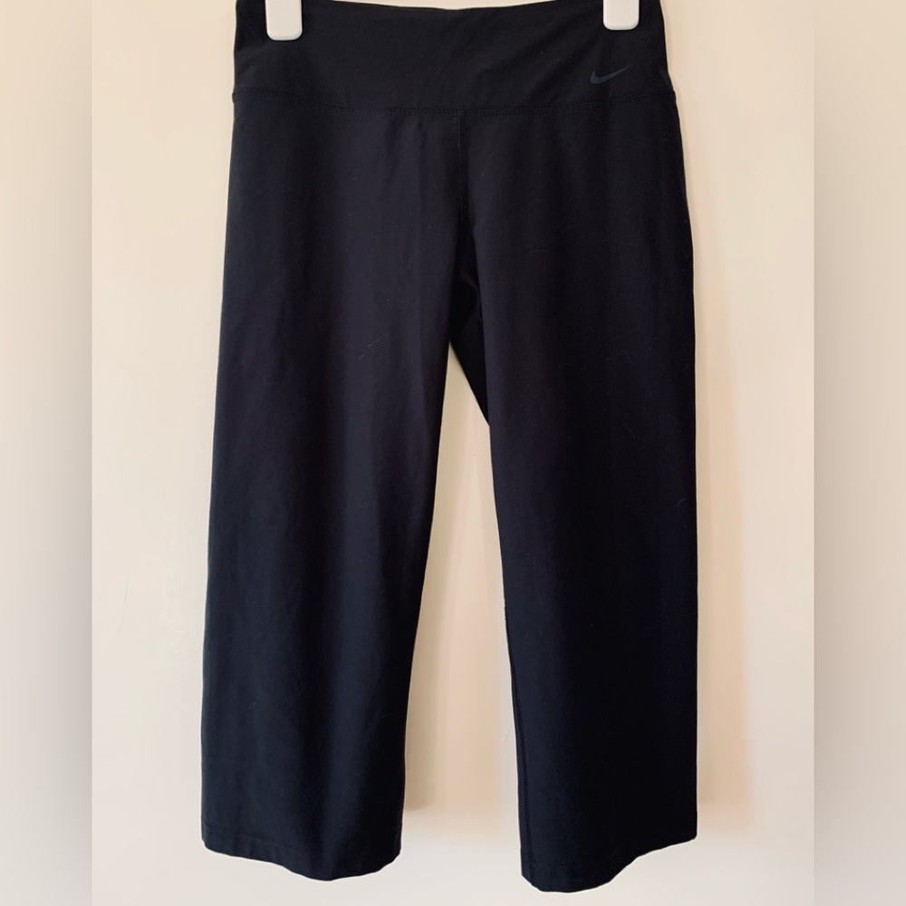 Nike Women’s DRI-FIT Slim Fit Capris Black Size M